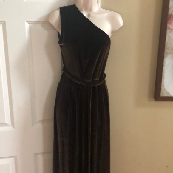 Beautiful velvet one shoulder  deep mocha color - Picture 2 of 2